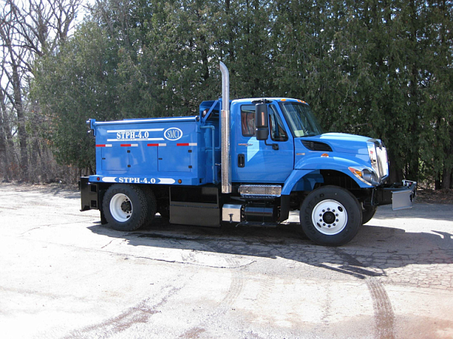 Термос-бункер для асфальта на автомобиле STPH 7 - 9 тонн для горячего асфальта